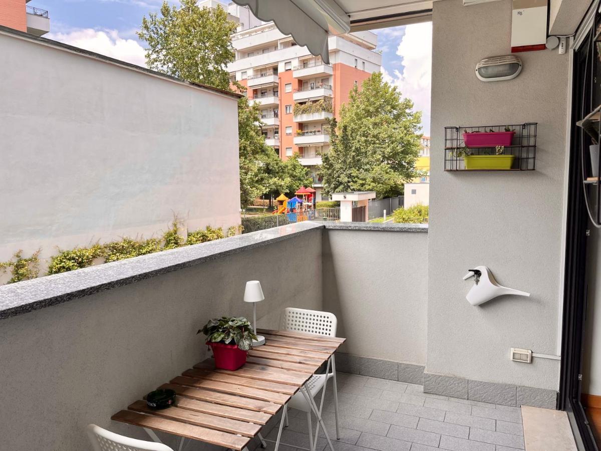 Appartamento Sulla Metro 3 Gialla Maciachini Milan Exterior photo